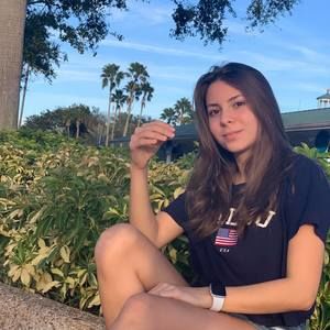 Meet your Posher, Júlia mendes